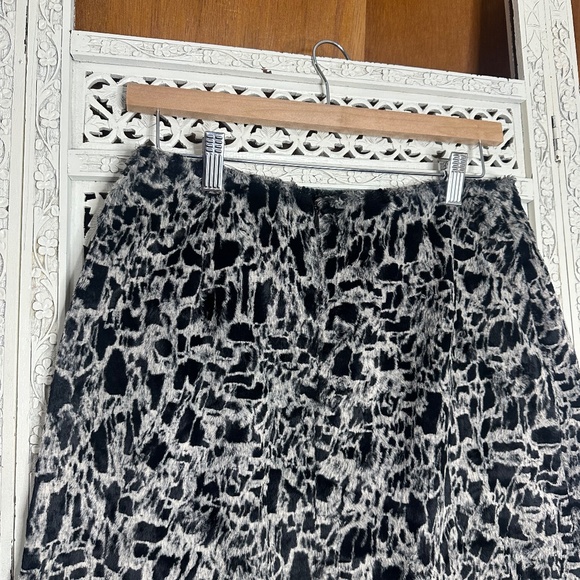 Vintage Louben Black & Gray All Over Print Fuzzy Faux Fur Style Pencil Skirt - Picture 5 of 7